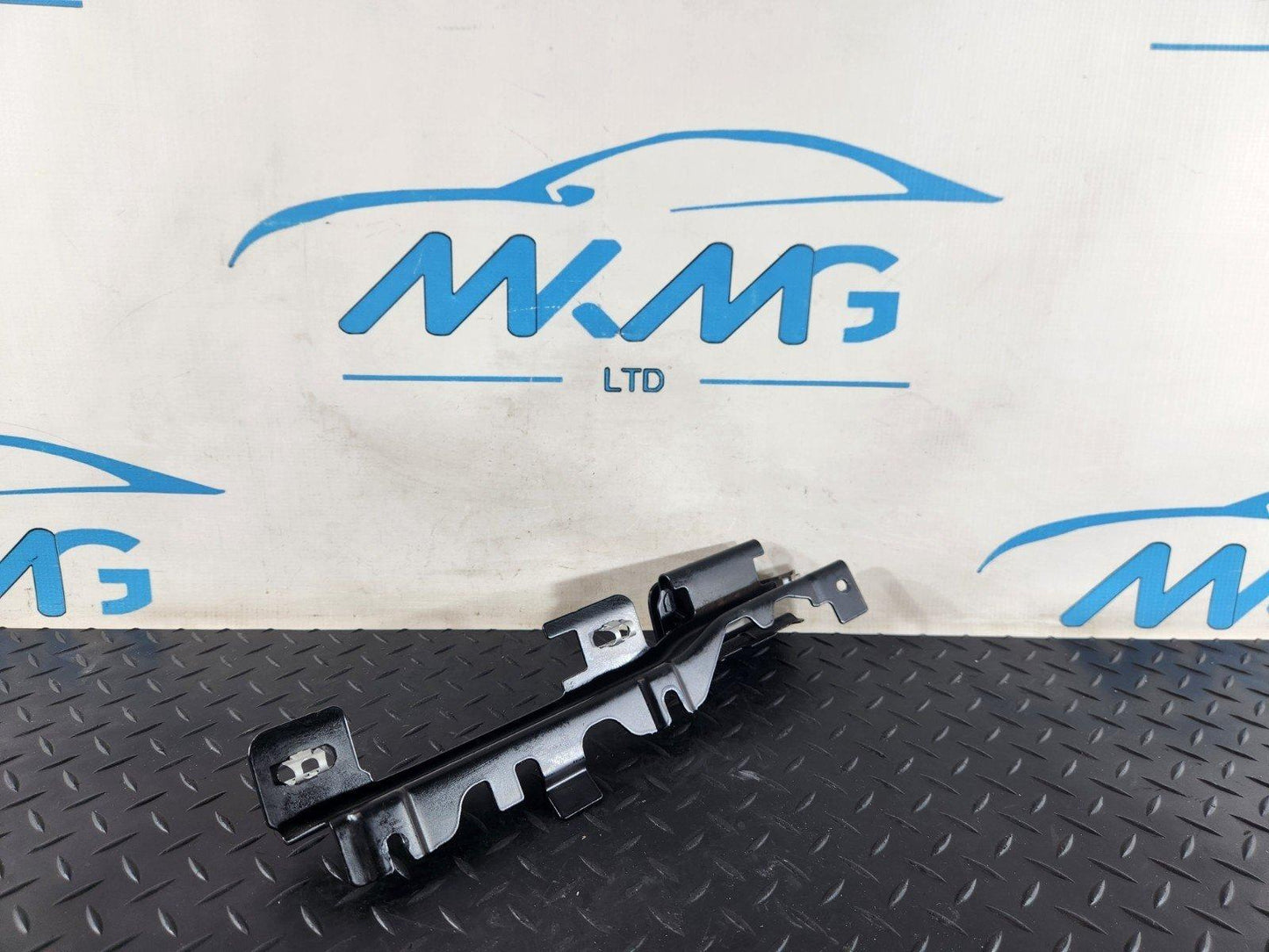 16-22 MERCEDES BENZ X253 GENUINE REAR ROOF HANDLE BRACKET HOLDER A2538150631