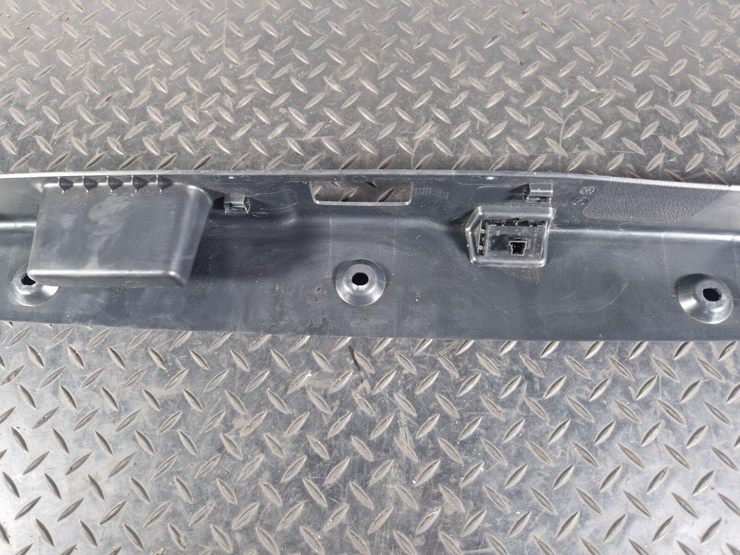 19-ON MERCEDES BENZ A CLASS EQ W177 SALOON BOOT LOCK TRIM COVER A1777501100