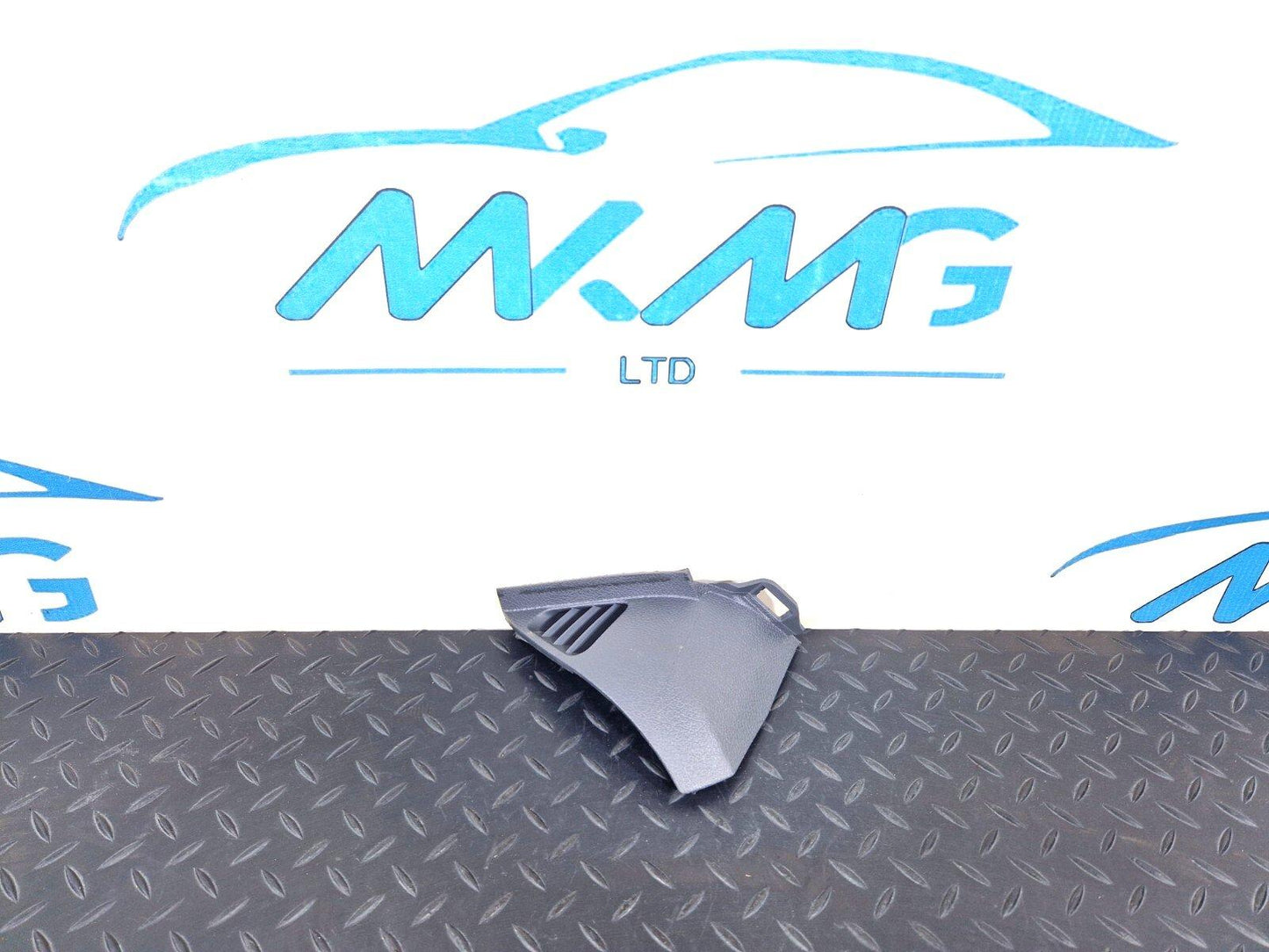 18-ON MERCEDES BENZ SPRINTER W907 W910 DASHBOARD AIR VENT TRIM A9106803100