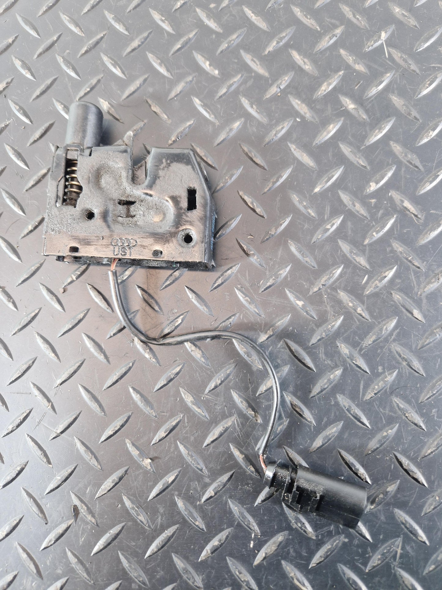 Audi A6 Allroad C7 FRONT BONNET LOCK MECHANISM 4G0823509
