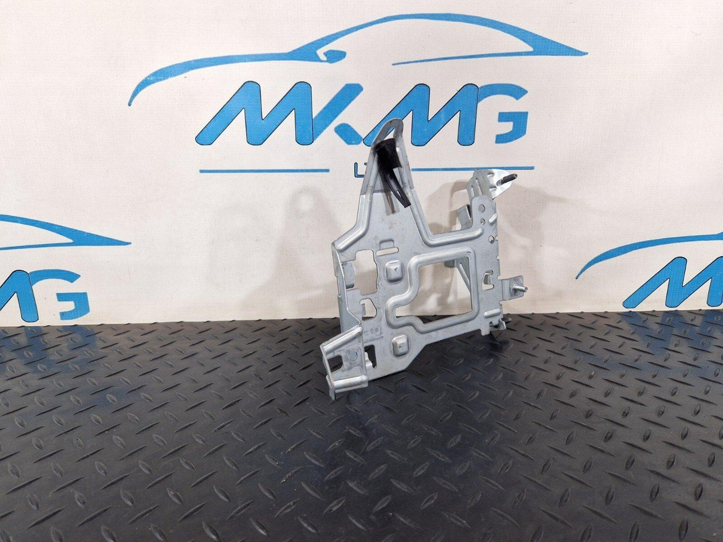 14-21 MERCEDES BENZ C300h W205 FUSE BOX RELAY HOLDER BRACKET A2055451740