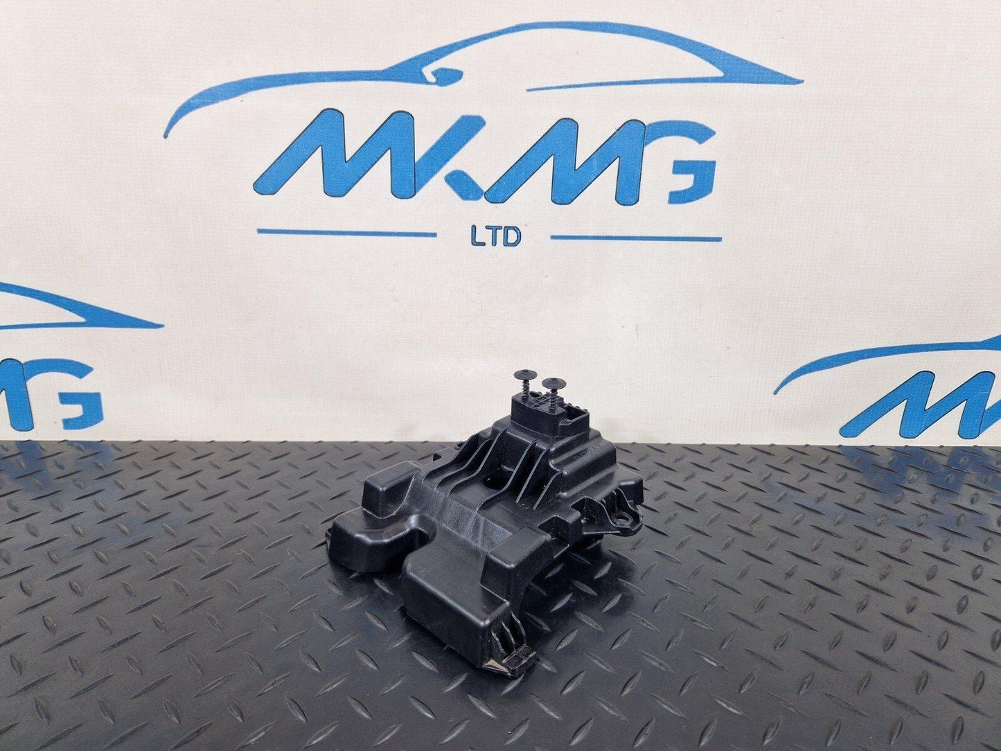 19-ON MERCEDES BENZ B CLASS W247 CENTRE CONSOLE BRACKET MOUNT A2476830400