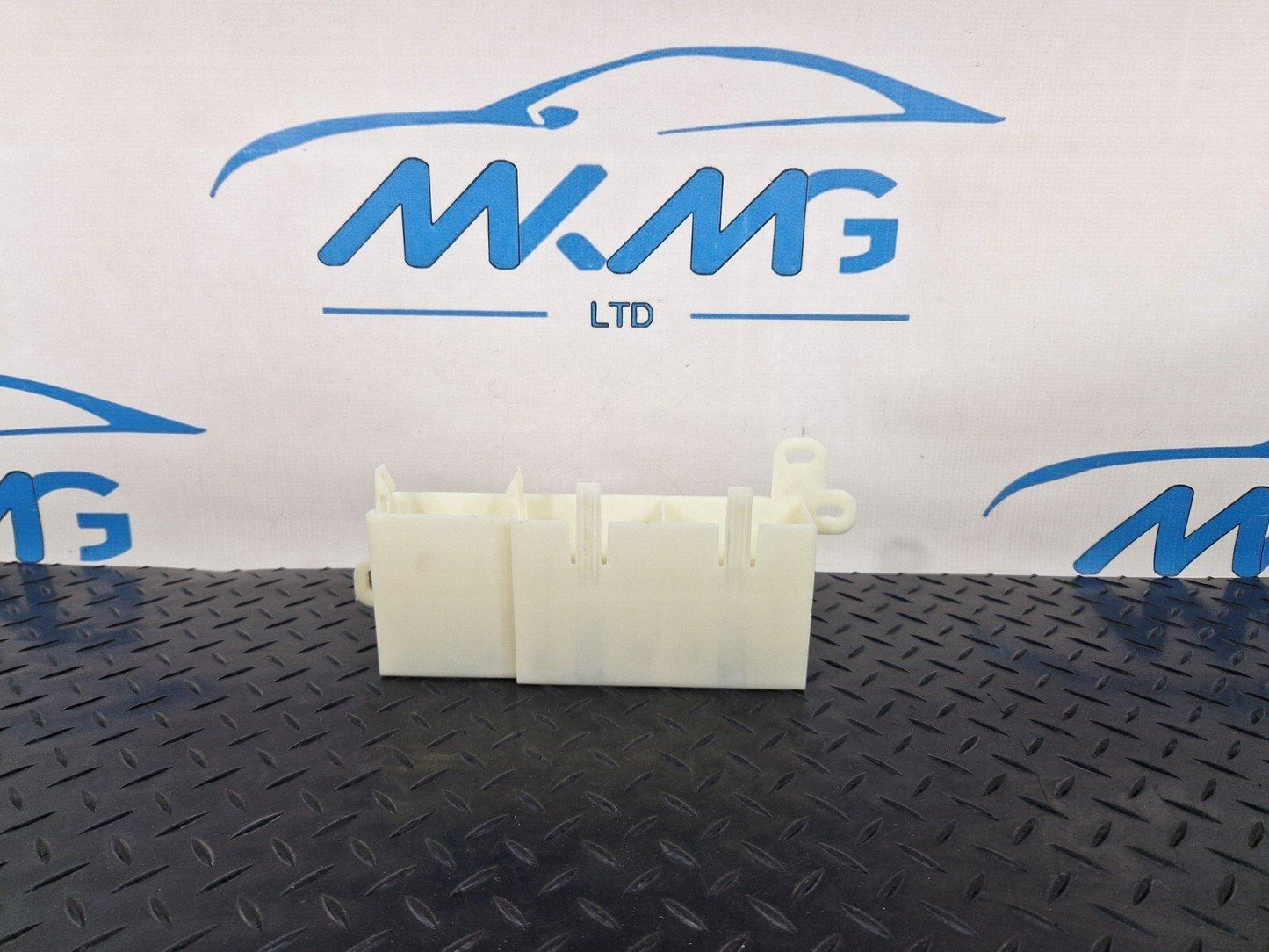 11-18 BMW 6 SERIES F06 LUGGAGE COMPARTMENT DEVICE HOLDER 9195794