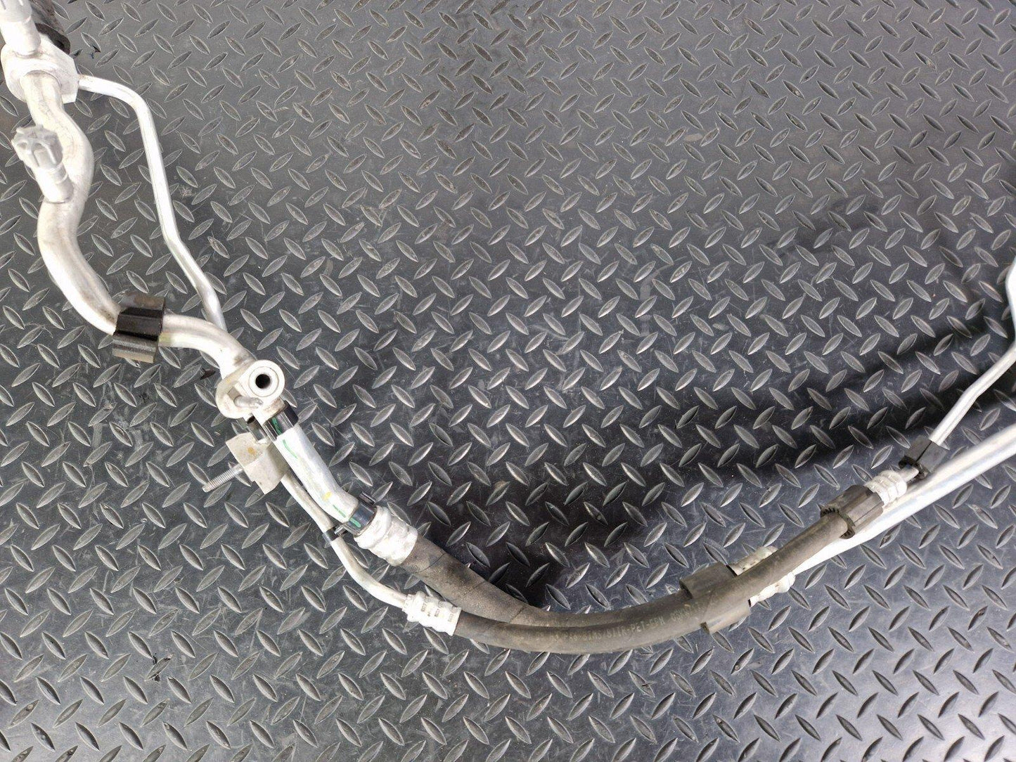 14-21 MERCEDES BENZ C300h W205 AC AIR CONDITIONING PIPE HOSE HYBRID A2058307504