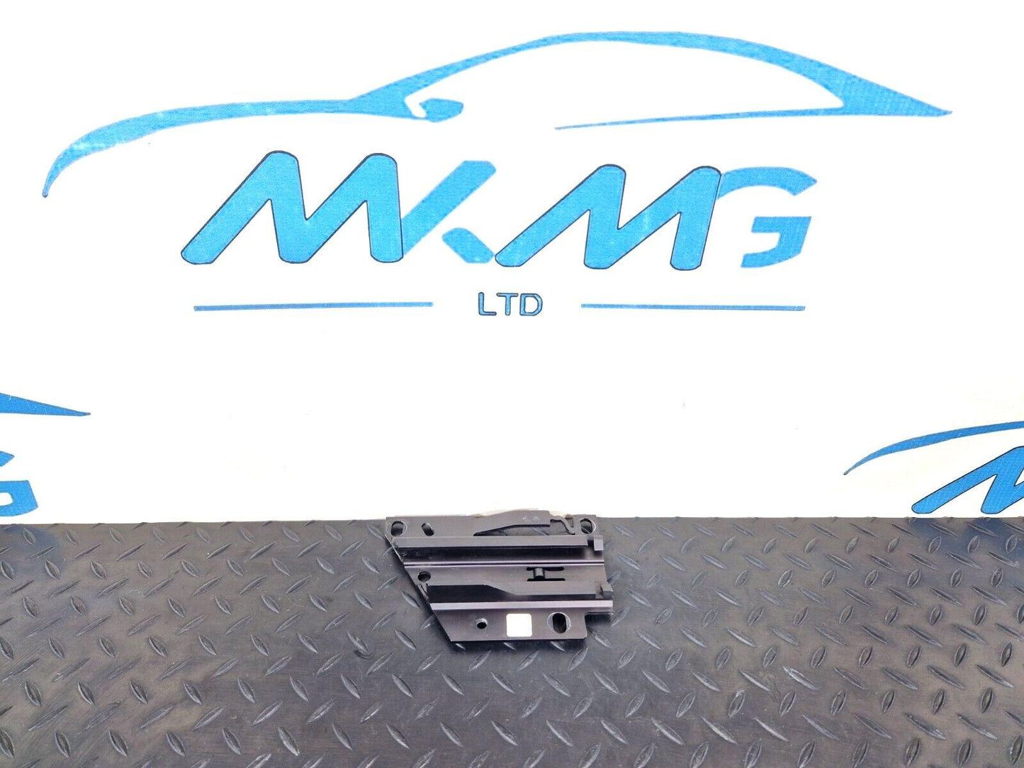 16-19 AUDI A4 B9 BONNET HOOD BOOT LID LOCK CATCH STRIKER RIGHT O/S 8W0823186E