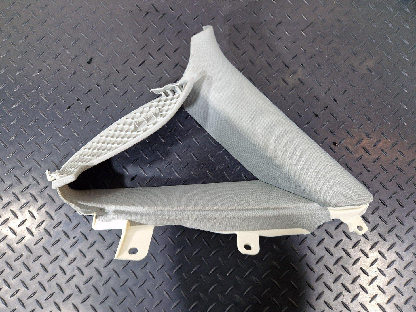 15-18 AUDI A7 4G GENUINE OEM REAR RIGHT SIDE C PILLAR GREY TRIM COVER 4G8867288