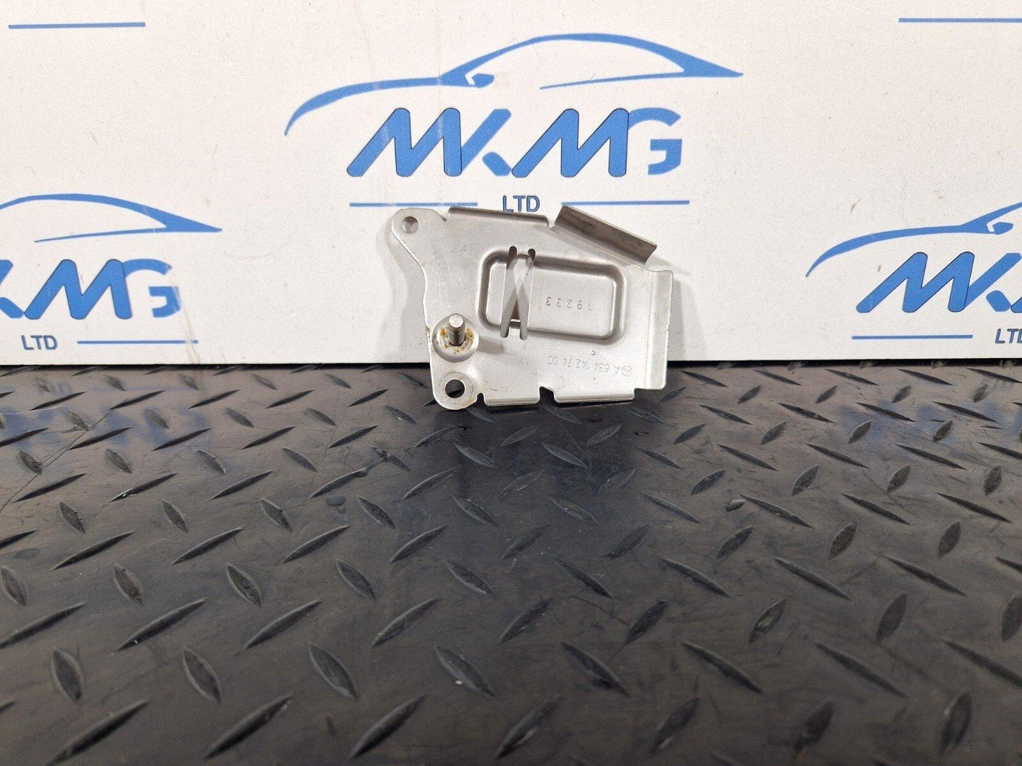 18-ON MERCEDES A CLASS W177 PARTICULATE FILTER PRESSURE SENSOR MOUNT A6541427400