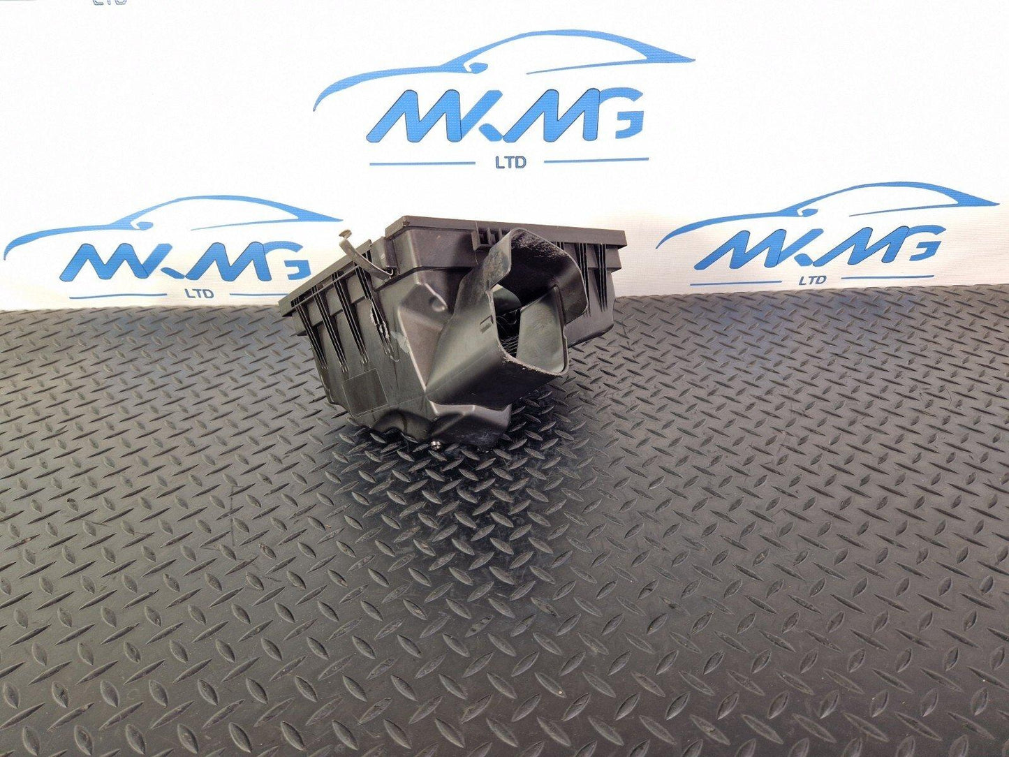 14-16 BMW 2 SERIES F22 GENUINE ENGINE AIR FILTER BOX 7602642