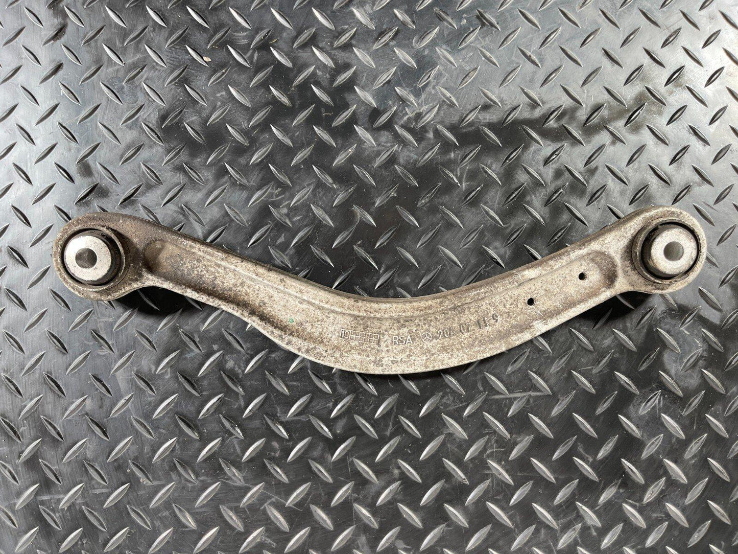 14-21 MERCEDES BENZ C350e W205  REAR LEFT CONTROL ARM WISHBONE 20407FI9