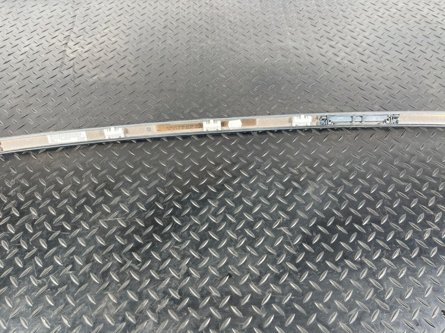 20-ON BMW 2 SERIES M-SPORT F44 GENUINE RIGHT O/S ROOF RAIL TRIM GREY B39 9482062