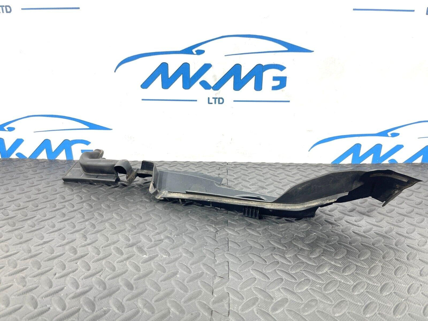 16-19 AUDI A4 B9 AVANT GENUINE RIGHT SIDE WING PANEL RUBBEL SEAL 8W0821170