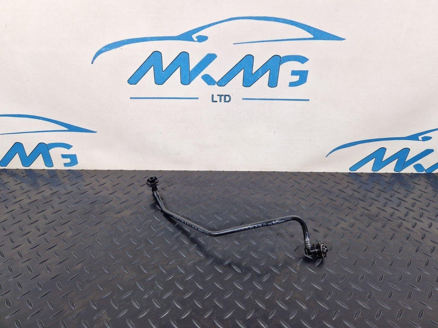 16-19 AUDI A4 B9 GENUINE OEM BREATHER VACUUM PIPE 8W0121081AK