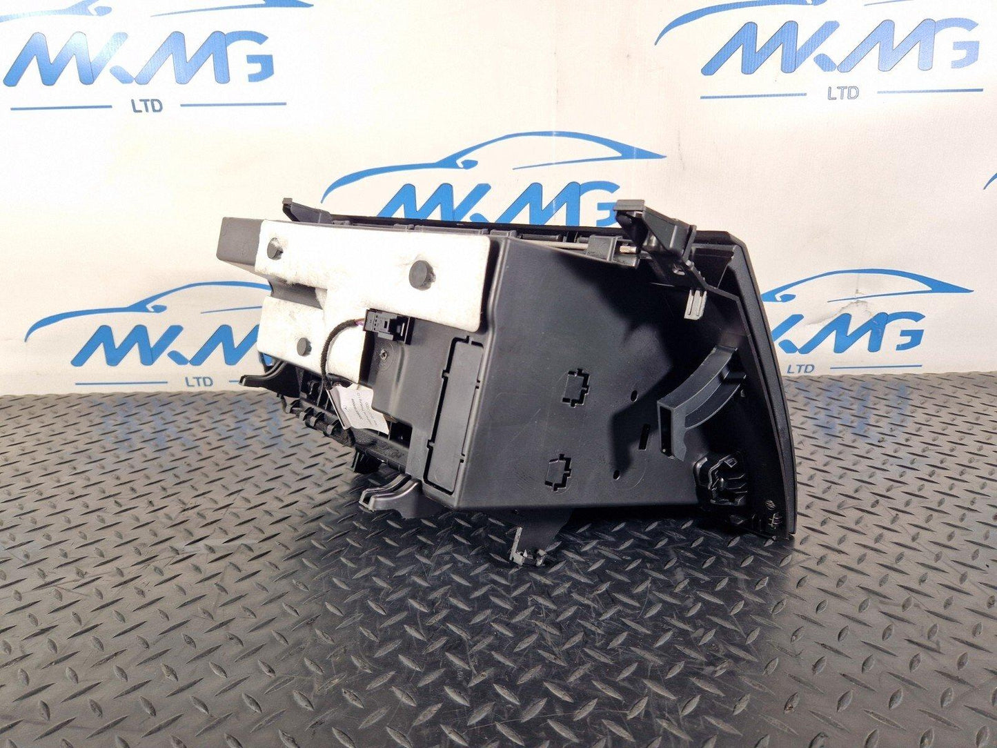 19-ON MERCEDES BENZ CLA C118 STORAGE COMPARTMENT GLOVEBOX A1776803800