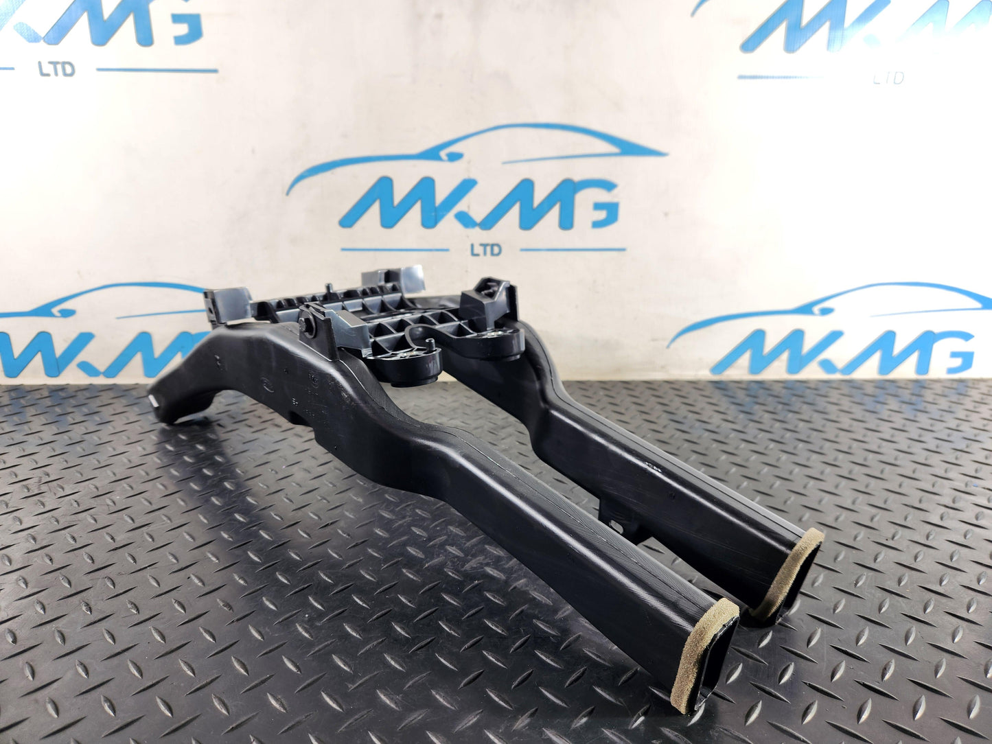 Range Rover Evoque L551 Interior Support Bracket & Ducts K8D2-018B81-AB