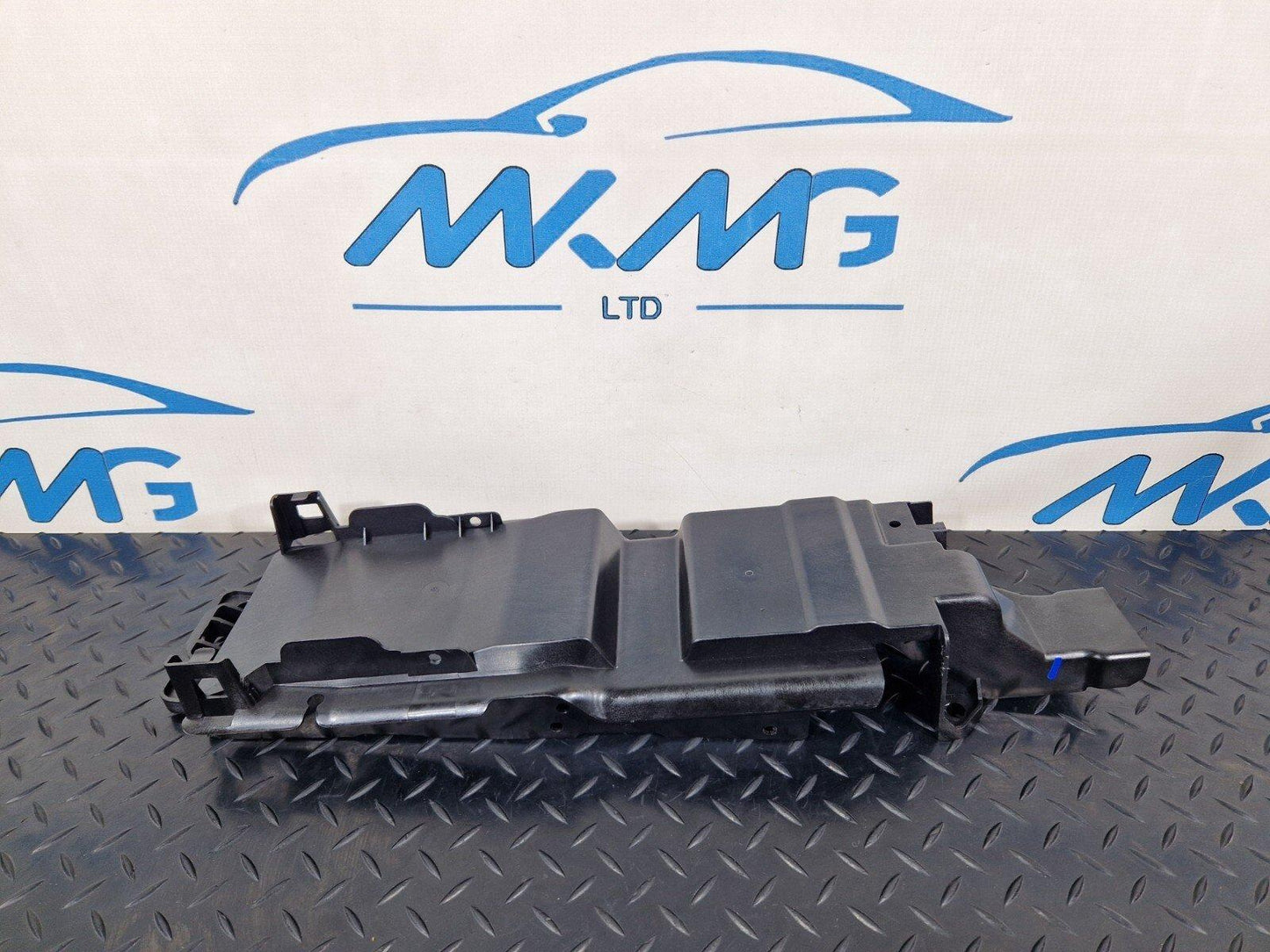 16-19 AUDI A4 B9 16-19 AUDI A4 B9 CENTER CONSOLE LOWER COVER 8W0863051