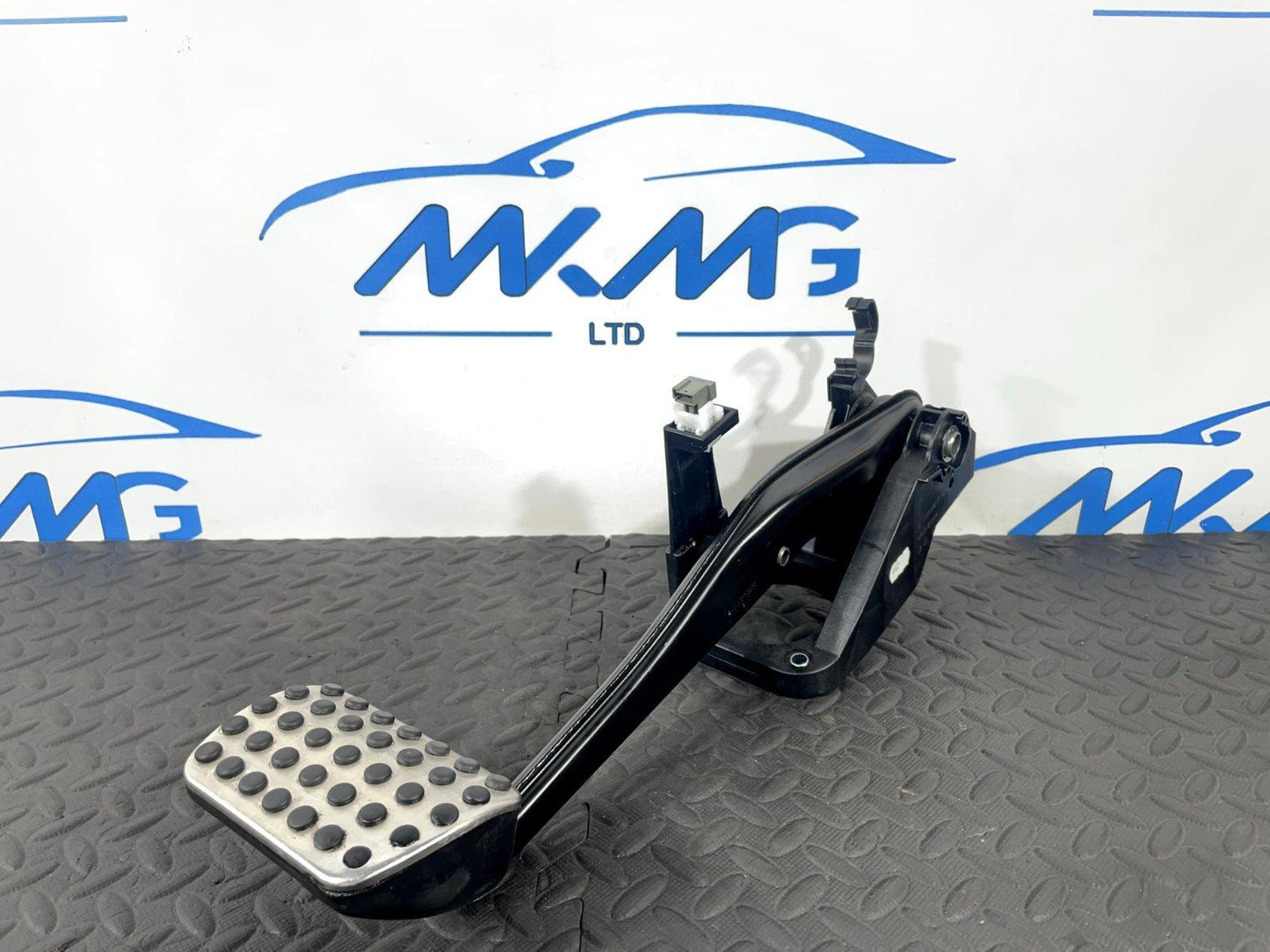 12-18 MERCEDES A CLA W176 C117 GENUINE BRAKE PEDAL A2462901401 A2462902801