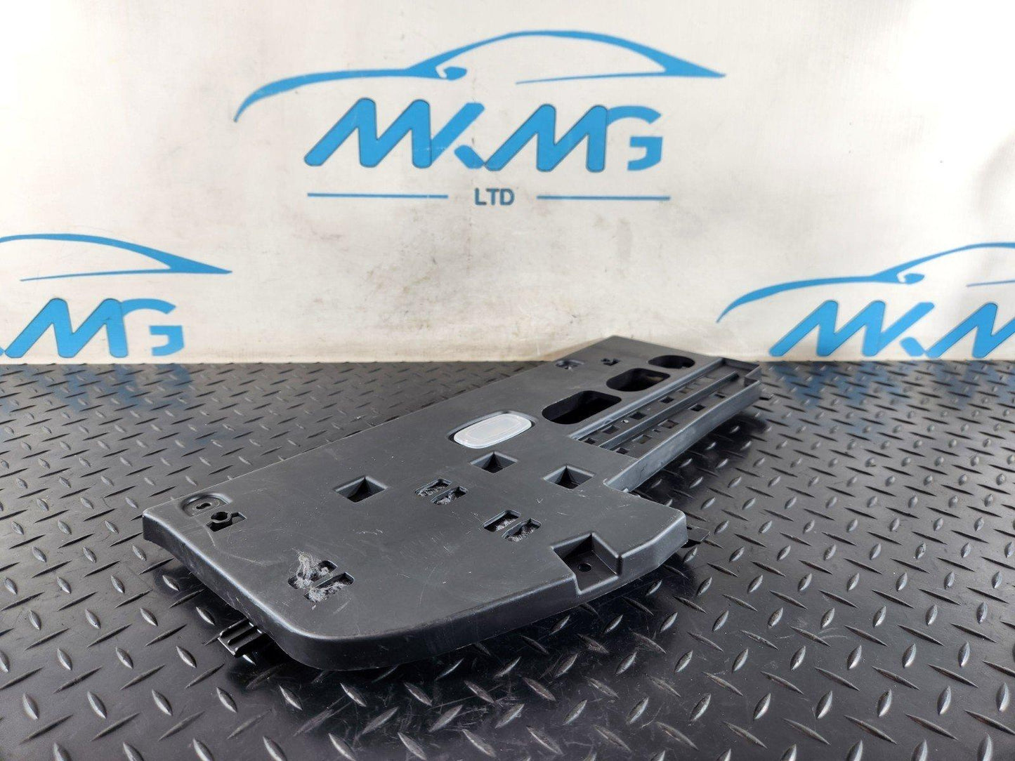 19-ON MERCEDES B CLASS W247 FRONT LEFT DASHBOARD LOWER TRIM COVER A2476809000
