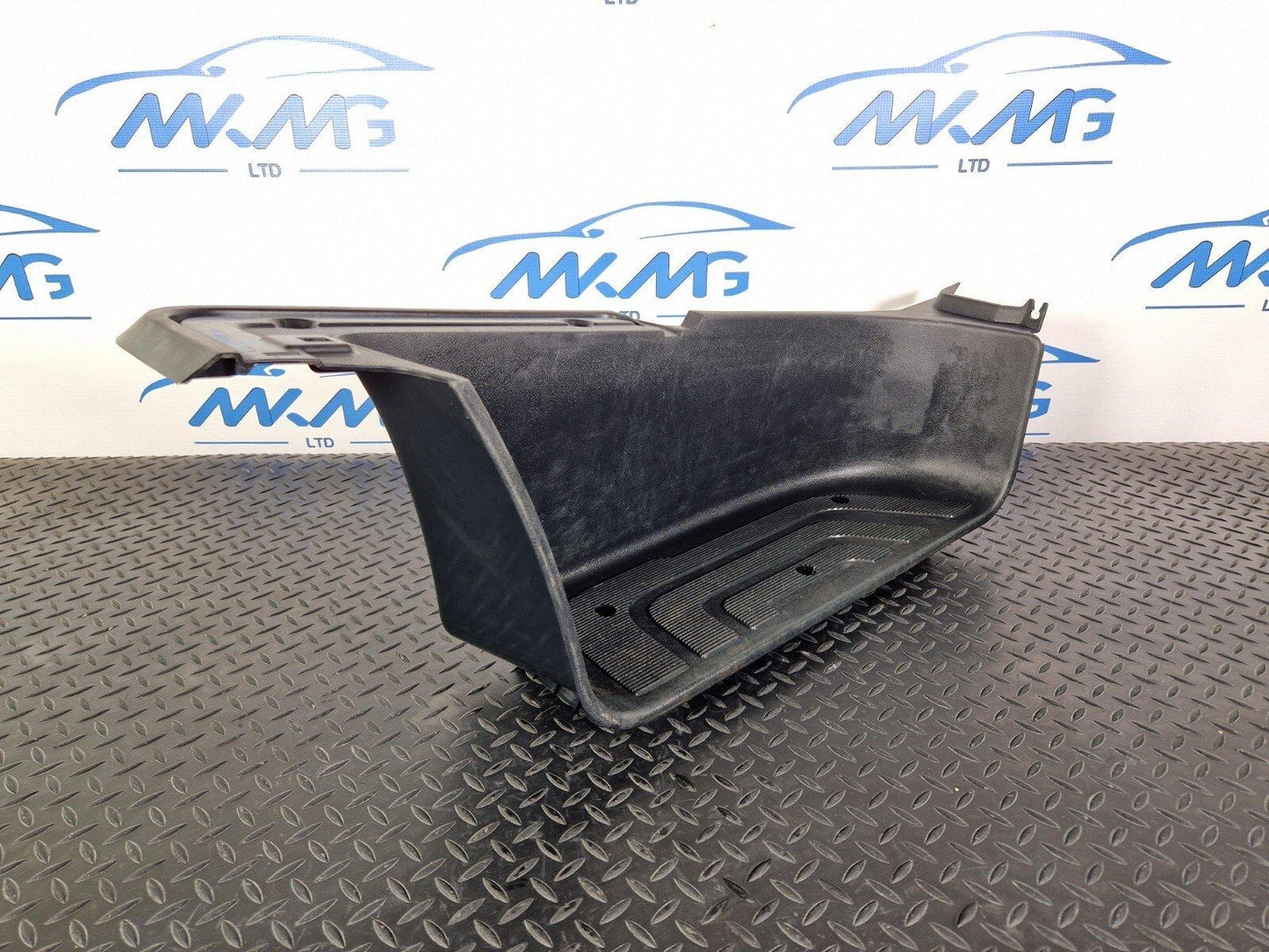 18-ON MERCEDES BENZ SPRINTER W907 W910 SIDE STEP TRIM LEFT SIDE A9106860100