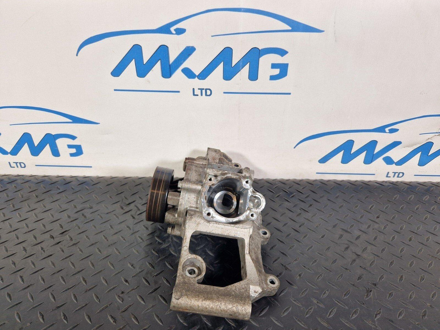 14-21 BMW 2 SERIES GRAN TOURER F45 F46 WATER PUMP THERMOSTAT BRACKET 8575850