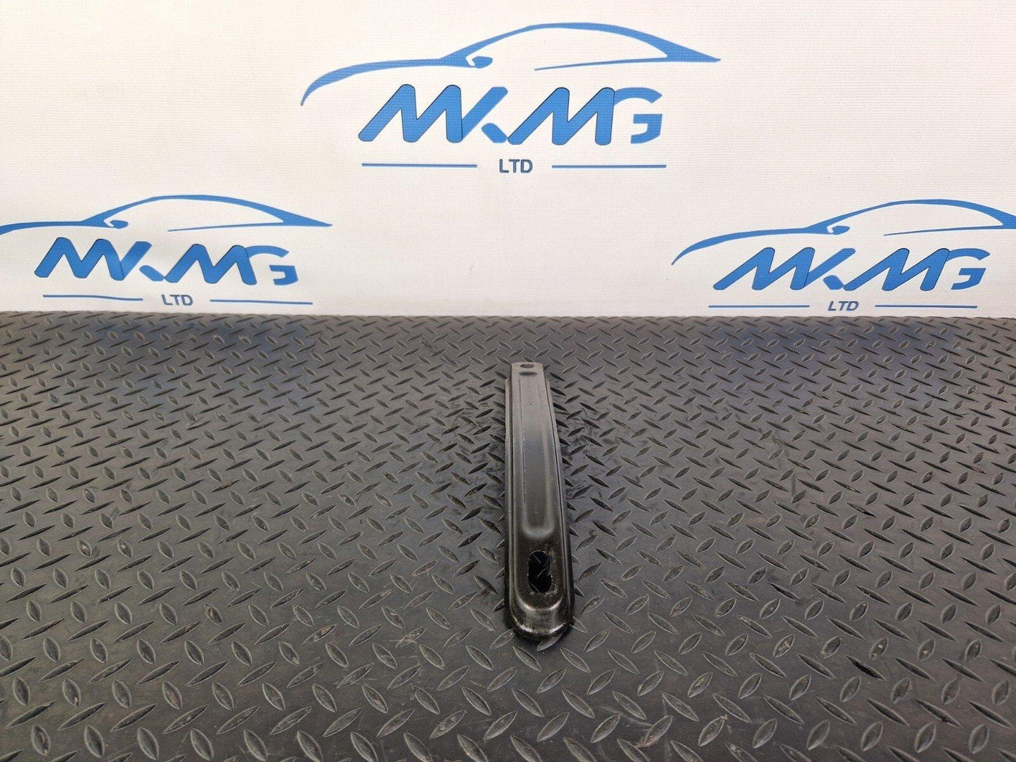 14-21 MERCEDES BENZ C300h W205 FRONT AXLE CARRIER BRACING BRACKET A2056282000