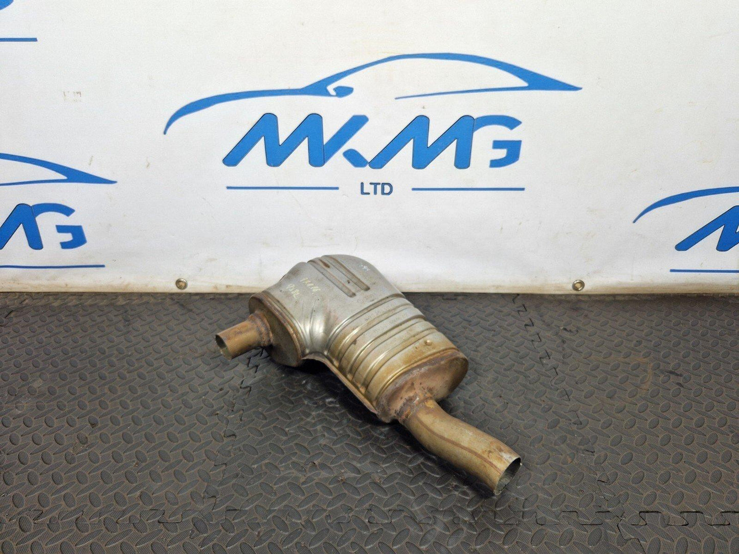 16-19 AUDI A4 B9 GENUINE EXHAUST BACKBOX SILENCER 8W0253411D