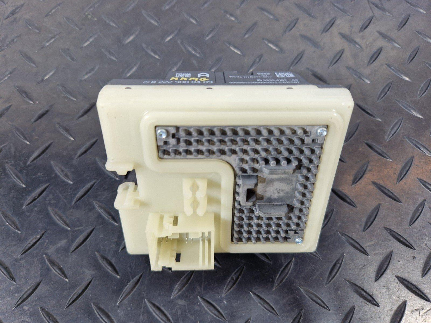 14-21 MERCEDES-BENZ C250D W205 OEM IGNITION SYSTEM START STOP SWITCH A2229003409