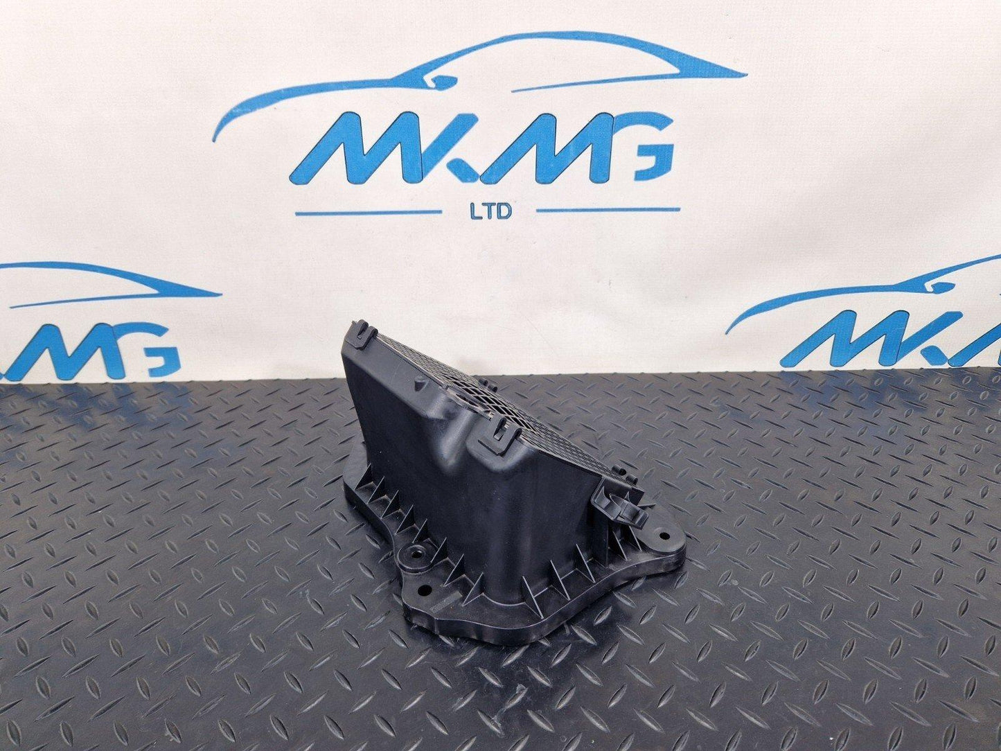 16-19 AUDI A4 AVANT B9 S-LINE OEM FRONT AIR INTAKE DUCT VENT 8W2819904A