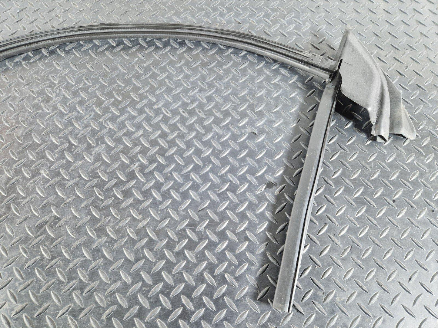 16-24 AUDI A5 F5 COUPE OEM LEFT DRIVER SIDE DOOR WINDOW SEAL 8W6837479B