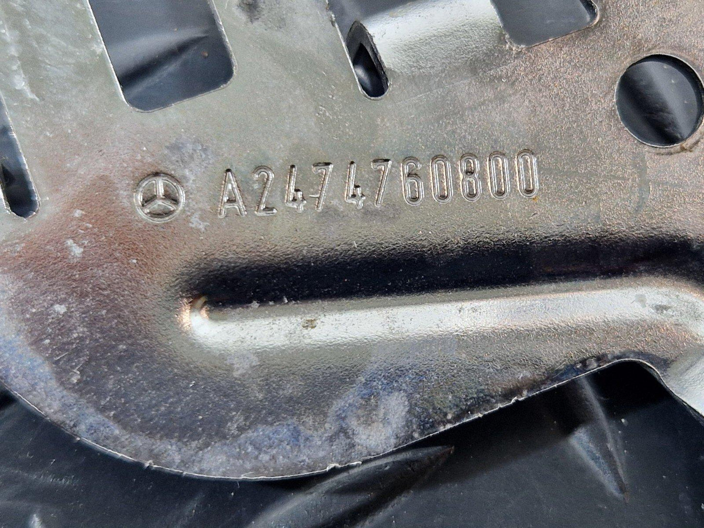 19-ON MERCEDES BENZ CLA C118 REGENERATION VALVE HOLDER BRACKET MOUNT A2474760800