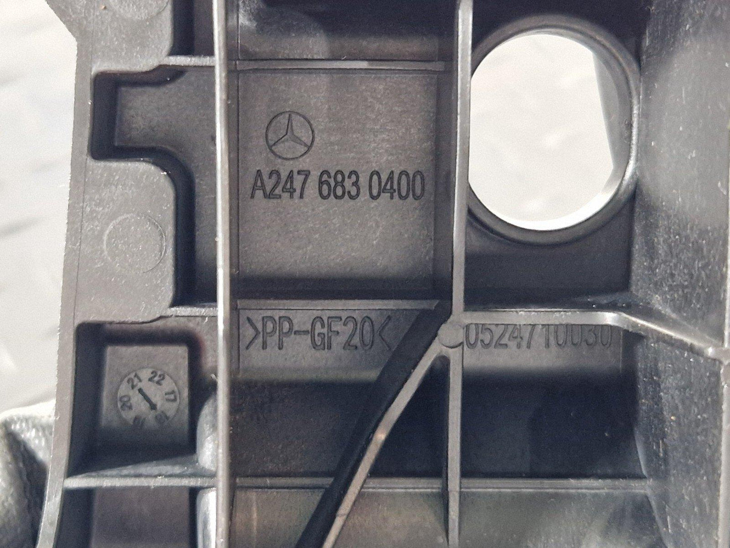 19-ON MERCEDES BENZ B CLASS W247 CENTRE CONSOLE BRACKET MOUNT A2476830400