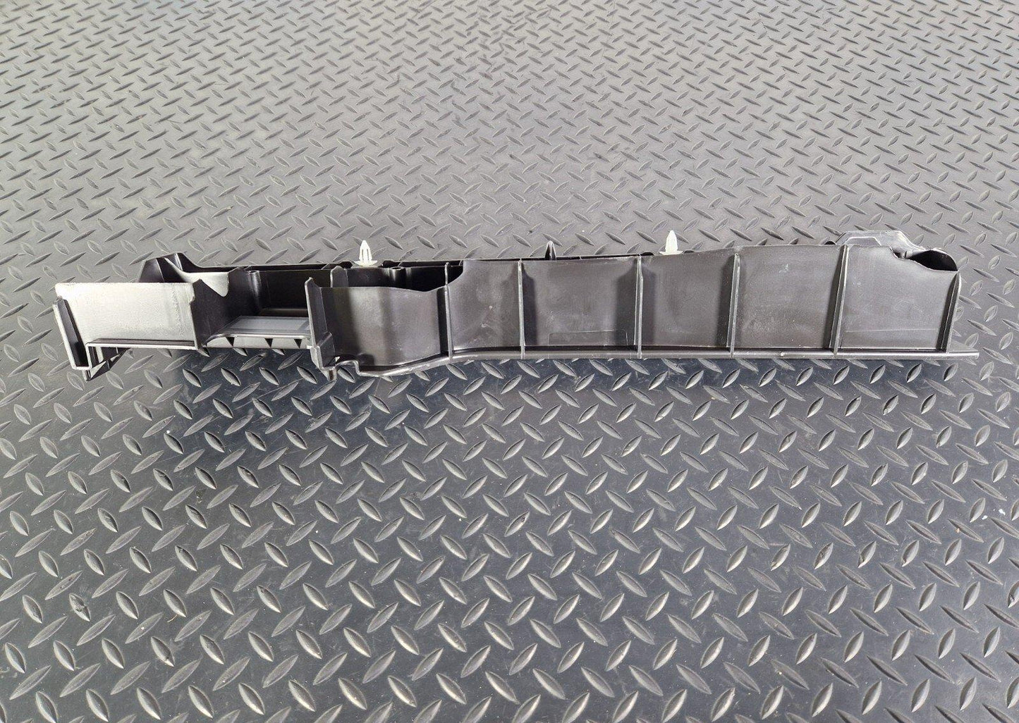 14-19 MERCEDES BENZ GLA X156 OEM LEFT QUATER PANEL TRIM BRACKET A1568901100