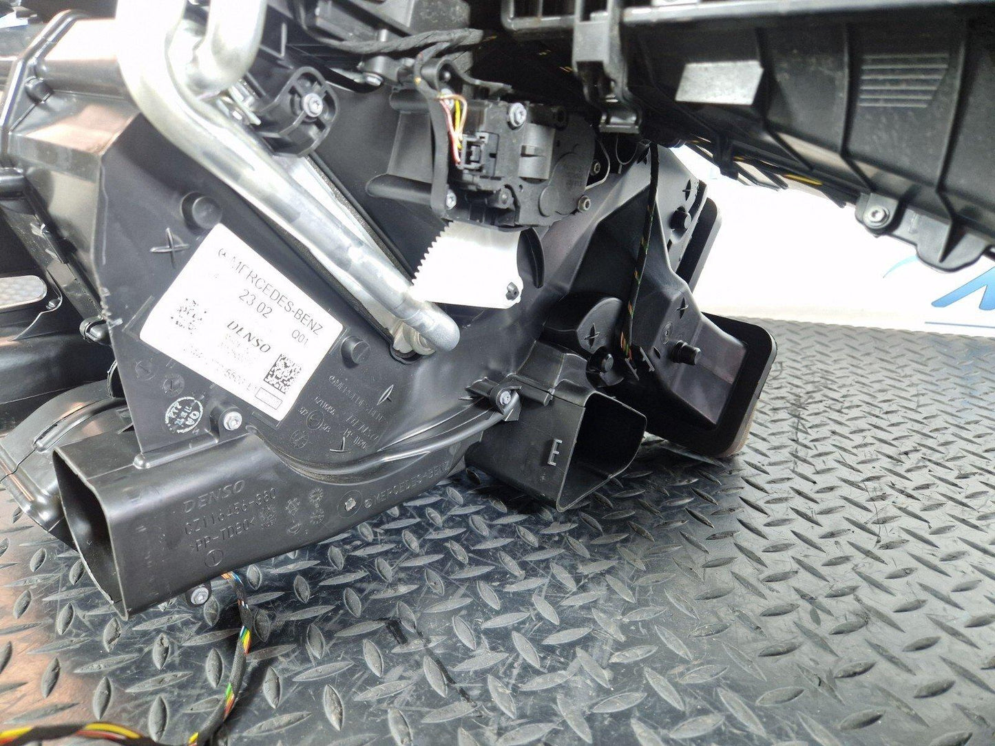 14-19 MERCEDES GLA X156 AIR CONDITIONING HEATER MATRIX HOUSING BOX A2468302302