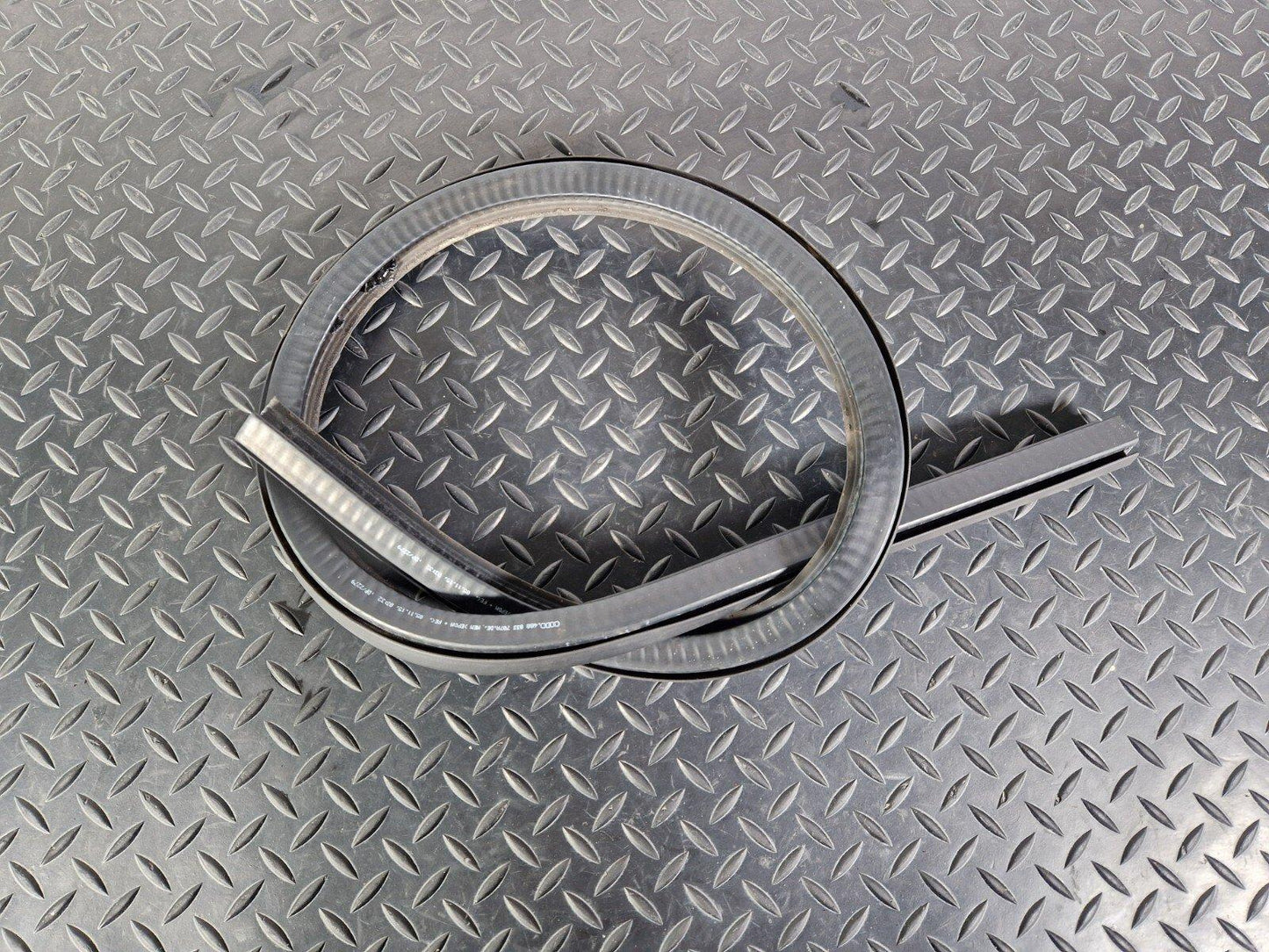 15-18 AUDI A7 4G OEM REAR LOWER DOOR RUBBER SEAL FITS LEFT & RIGHT 4G8833707A