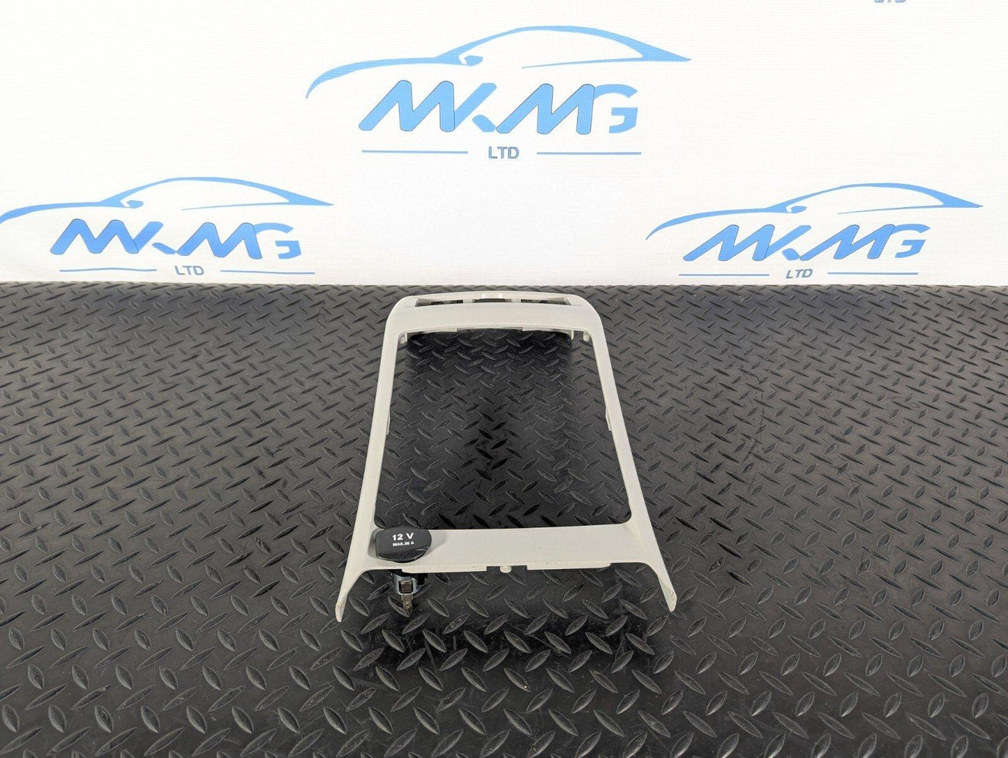 11-19 MERCEDES BENZ ML W166 OEM REAR CENTRE CONSOLE AIR VENT TRIM A1666800907
