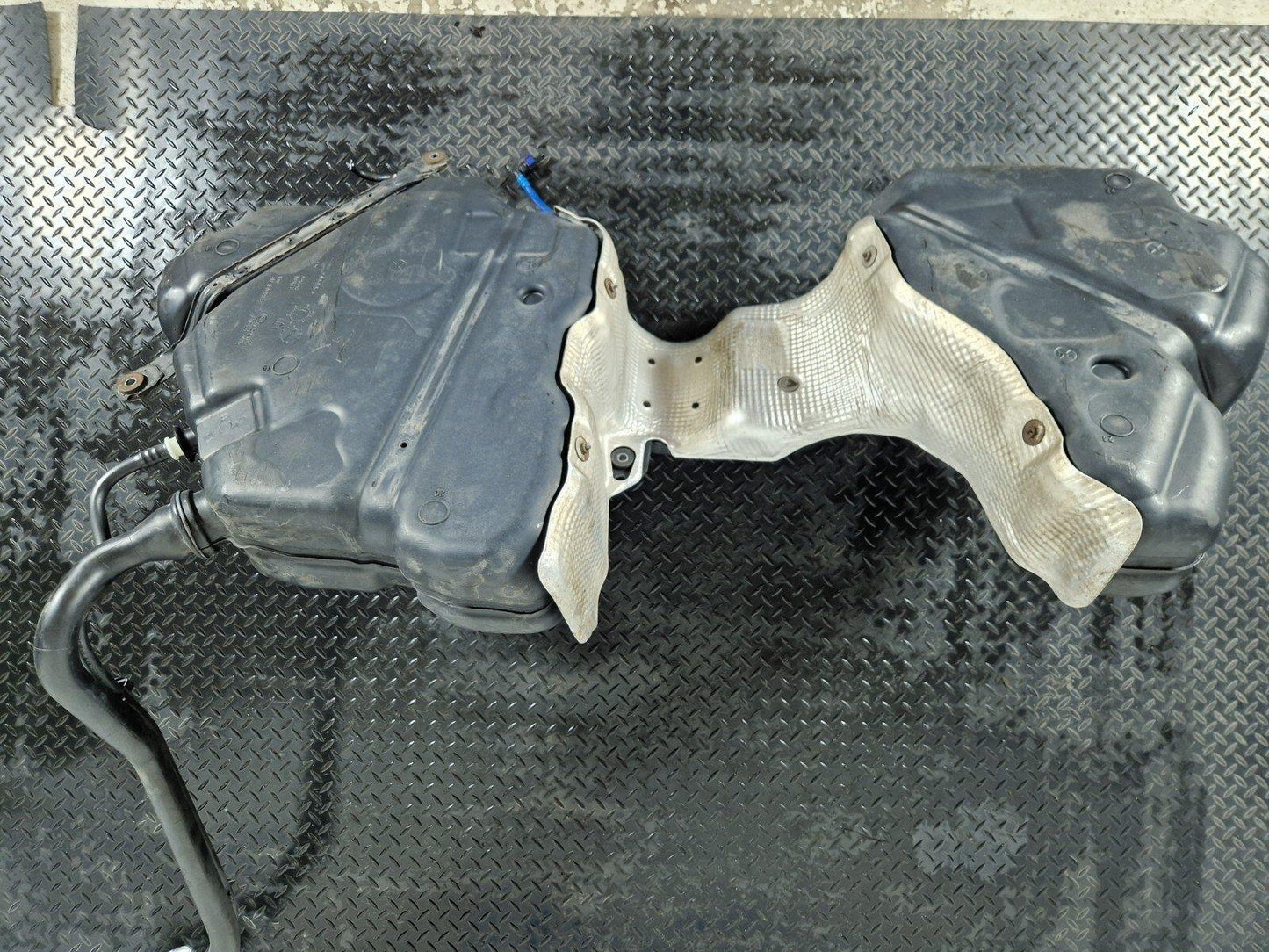 12-18 AUDI A6 C7 OEM ENGINE FUEL TANK & PUMP 8W0201021CL