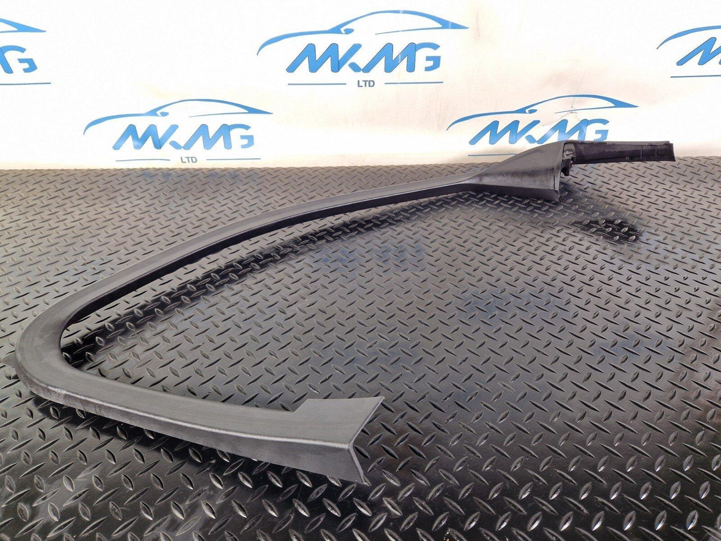 20-24 BMW 1 SERIES F40 FRONT LEFT WINDOW DOOR FRAME COVER 7464799