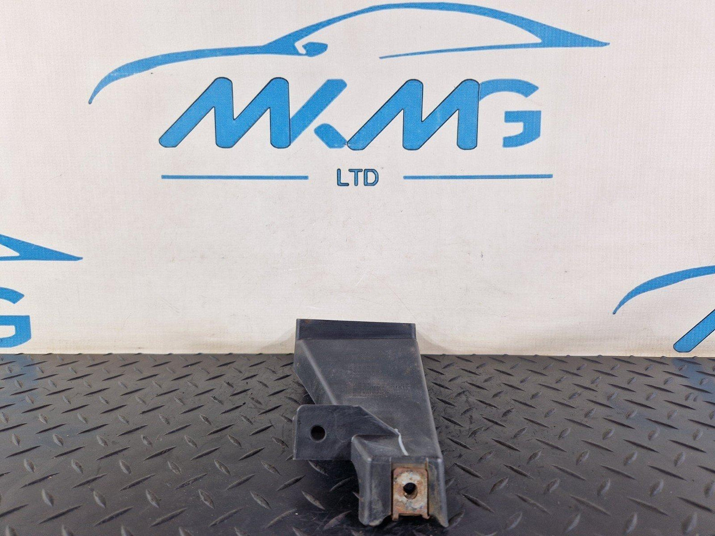 11-19 MERCEDES BENZ ML W166 GENUINE BRACKET A1668850140 (DAMAGED)