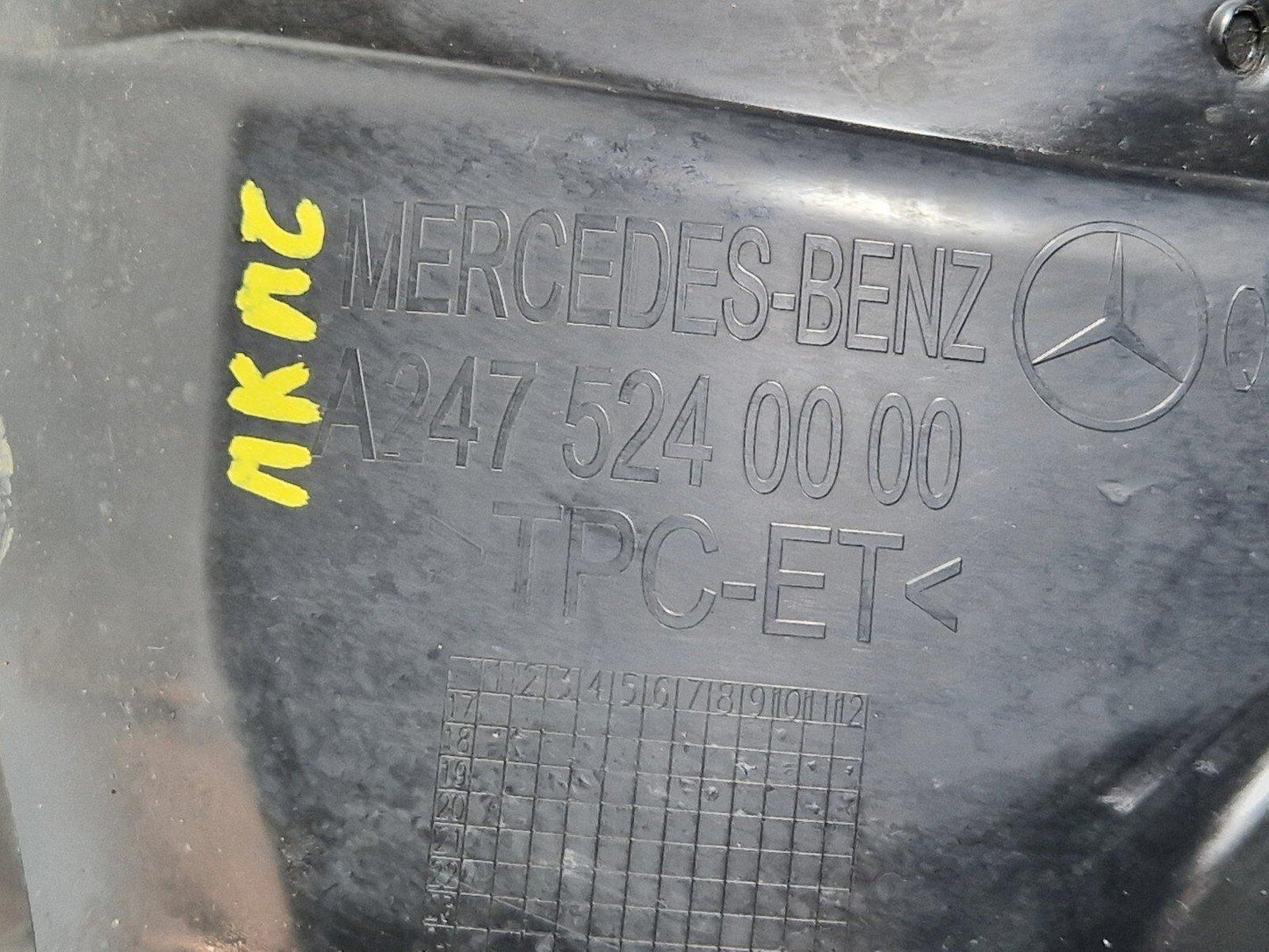 18-ON MERCEDES BENZ A CLASS W177 UNDERBODY ENGINE TRAY TRIM COVER A2475240000