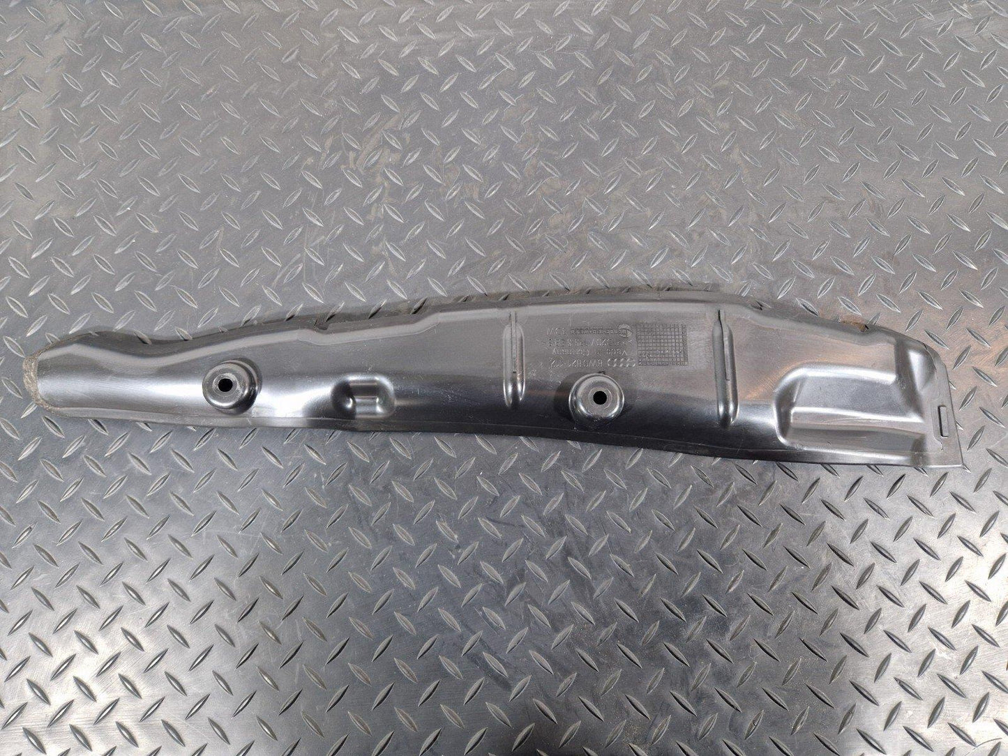 16-19 AUDI A4 AVANT B9 S-LINE FRONT RIGHT WING FILLER INSULATOR 8W0821112