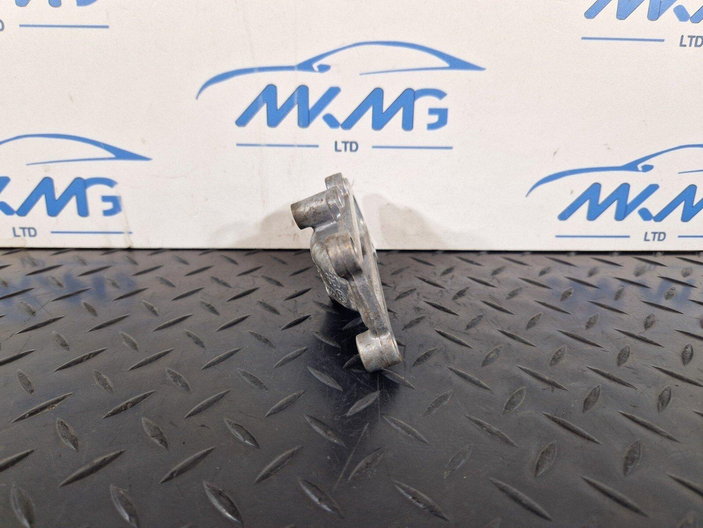 15-18 AUDI A7 4G GENUINE V6 3.0TDI CRT CYLINDER HEAD END PLATE 059103708A
