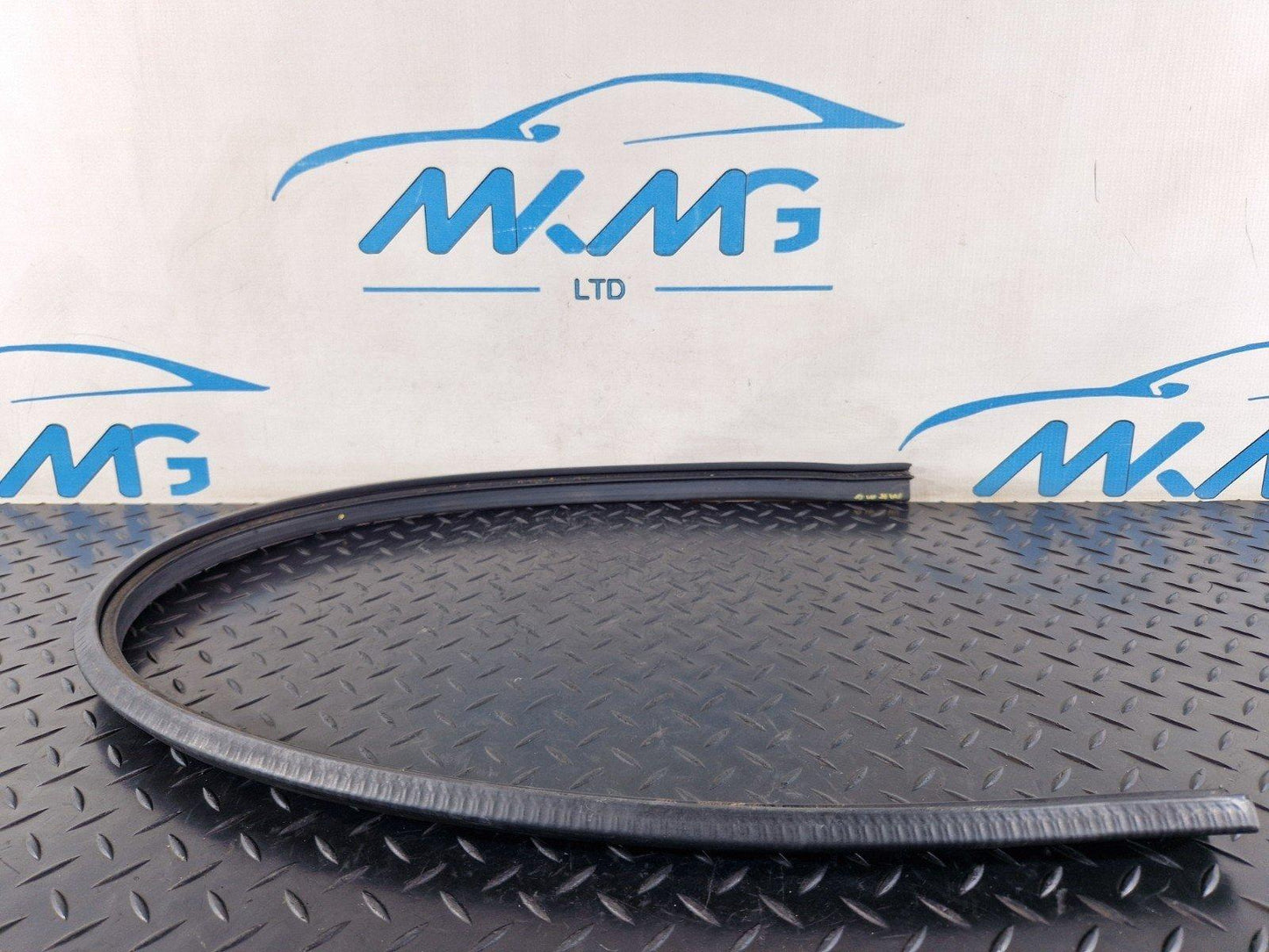 MERCEDES X156 ENGINE BONNET HOOD SEAL GASKET RUBBER A1568870098