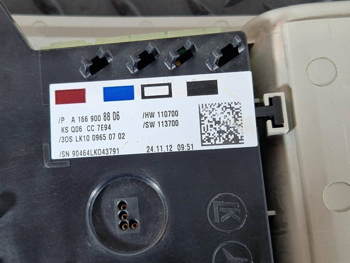 11-19 MERCEDES BENZ ML W166 FRONT INTERIOR READING LIGHT SWITCH A1669008806