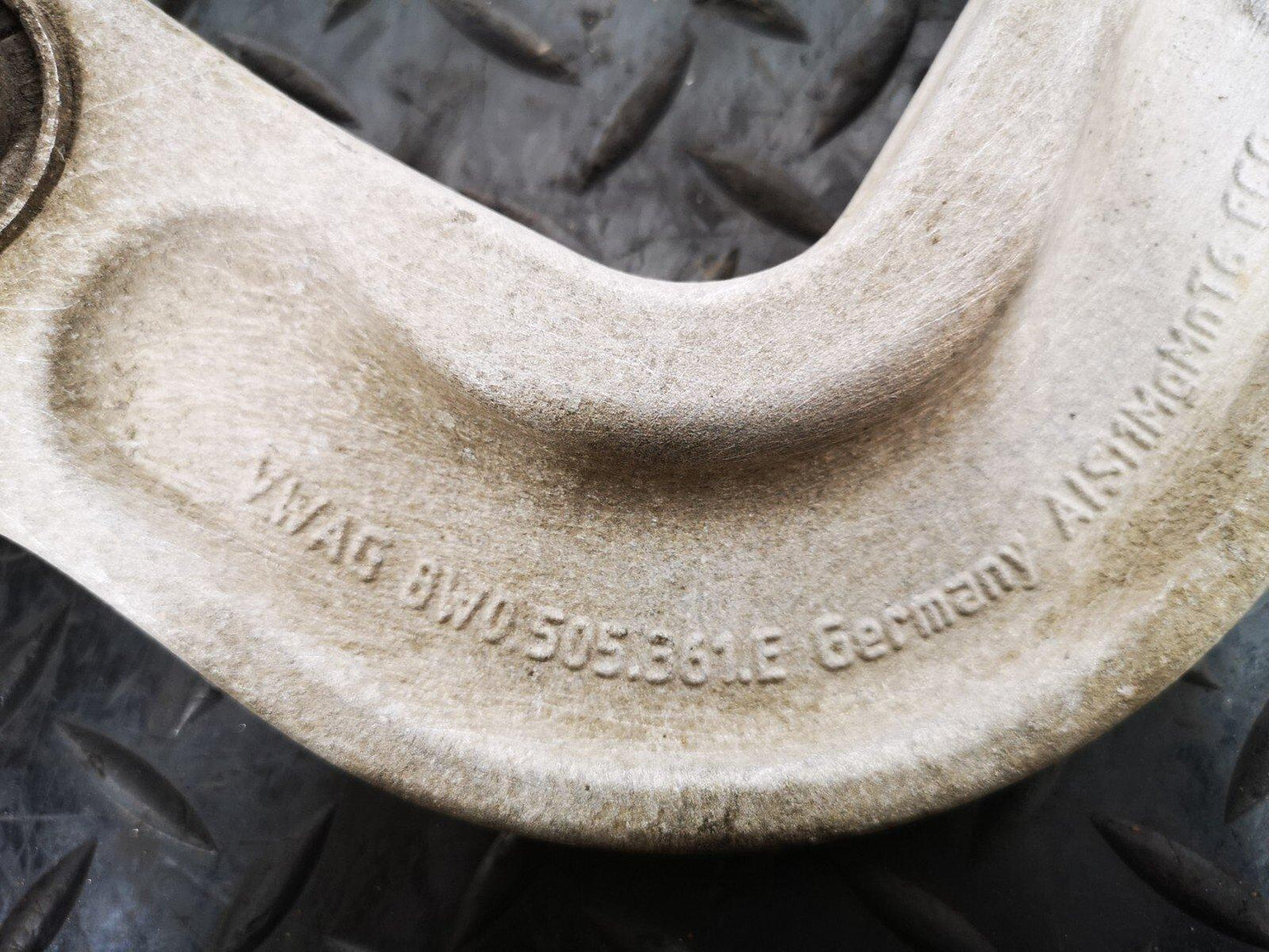 GENUINE AUDI A4 B9 A5 S5 F5 REAR LEFT OR RIGHT CONTROL ARM 8W0505361E
