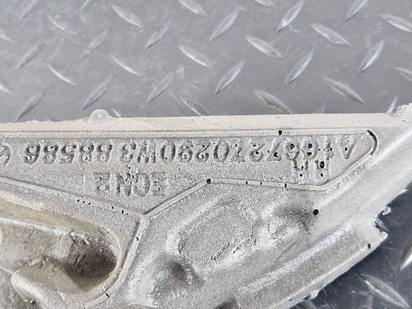 11-19 MERCEDES BENZ ML W166 RIGHT DOOR TRIANGLE SPEAKER A1667200244
