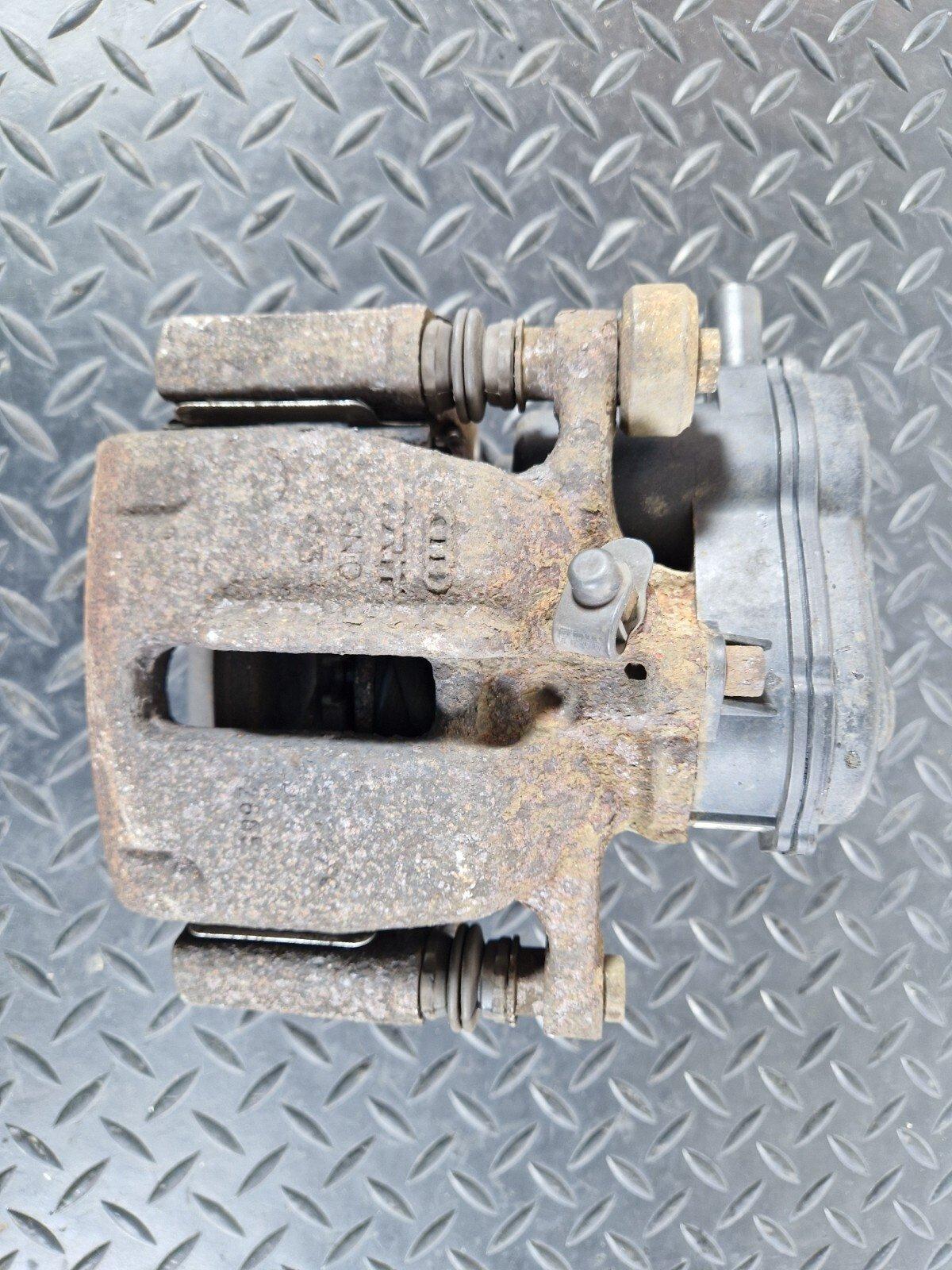 15-18 AUDI A7 4G GENUINE REAR RIGHT O/S/R/ COMPLETE BRAKE CALIPER 32337647D