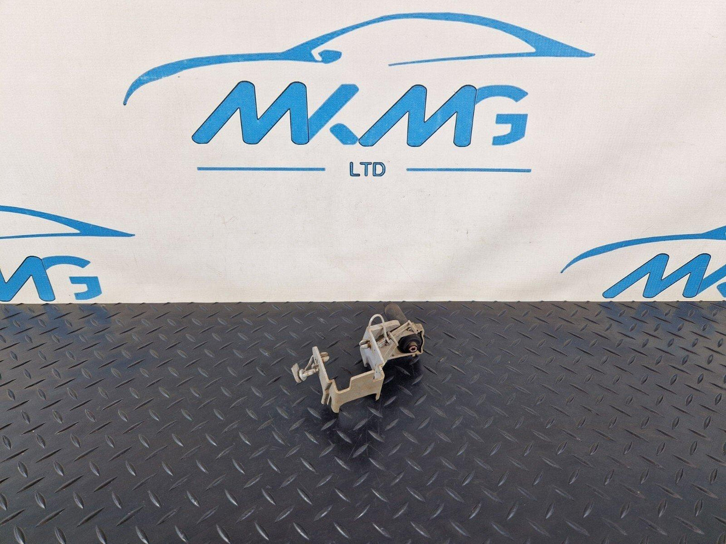14-19 MERCEDES BENZ GLA X15GENUINE OEM BRAKE PIPE CLAMP BRACKET A1764210194