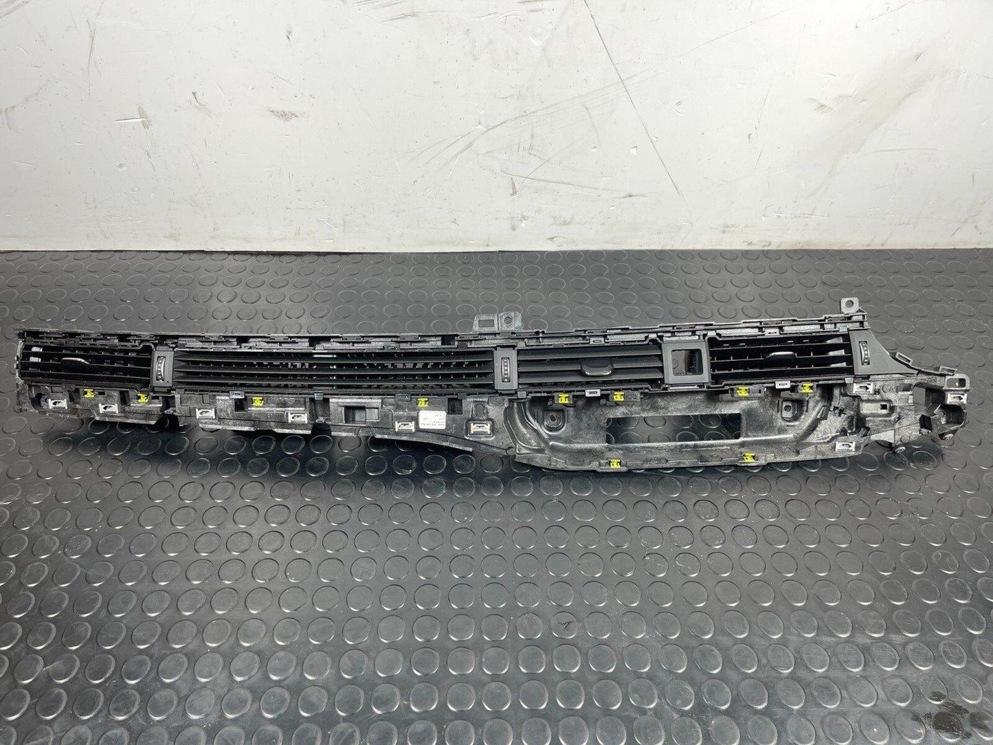 16-19 AUDI A4 B9 GENUINE FRONT DASHBOARD AIR VENTS 8W2820901C 8W2820902