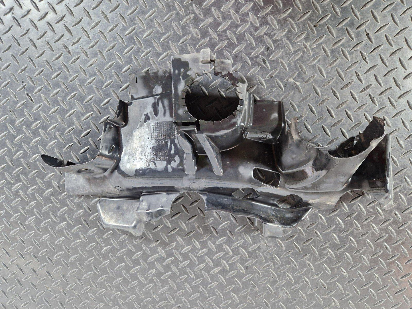 14-21 MERCEDES BENZ C220d W205 OEM LEFT CENTER NOISE CAPSULE A2135244000