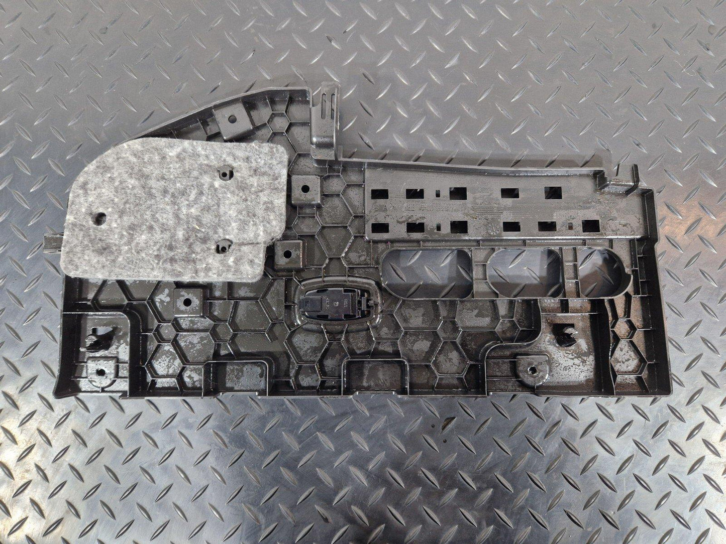 19-ON MERCEDES B CLASS W247 FRONT LEFT DASHBOARD LOWER TRIM COVER A2476809000