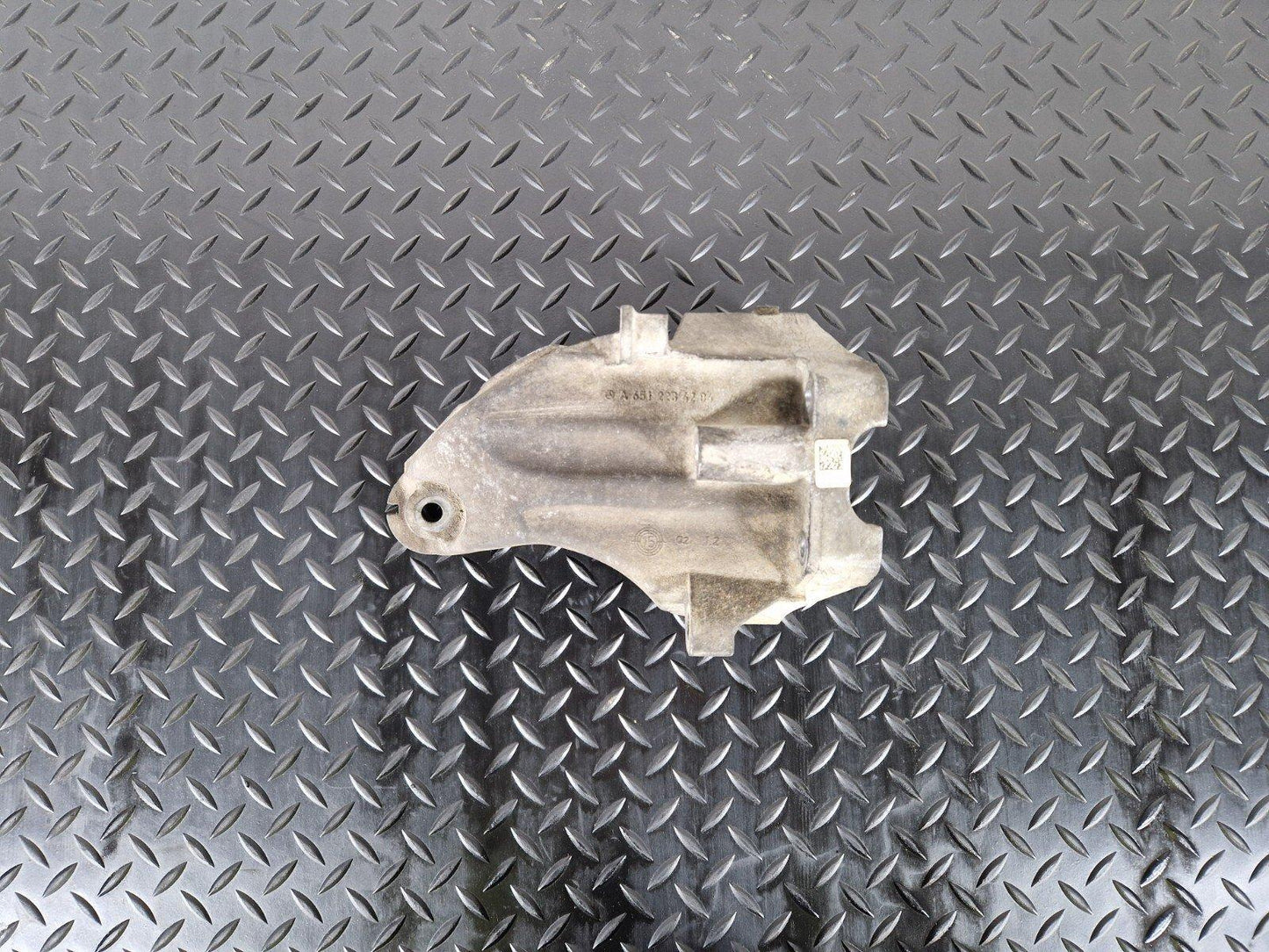14-21 MERCEDES C CLASS W205 OM651.921 LEFT N/S ENGINE MOUNT BRACKET A6512234204